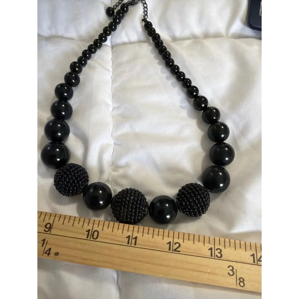 Chunky Black Graduated Bead Statement Necklace with Textured Berry‎ Accents